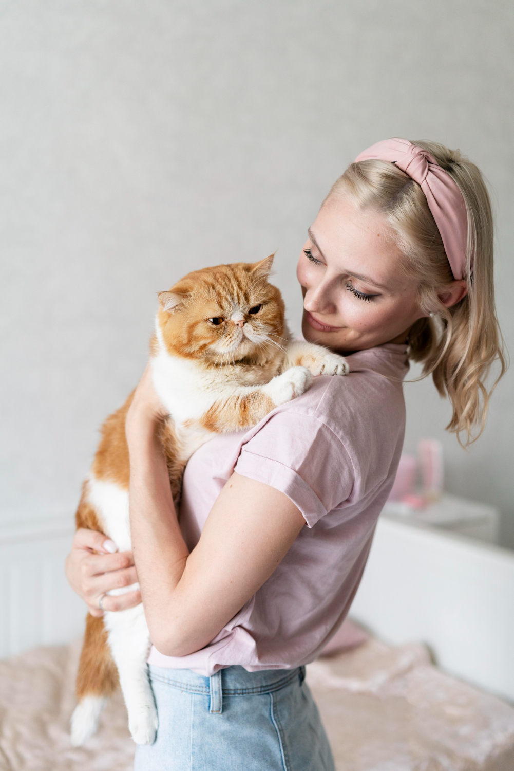 women holding a cat